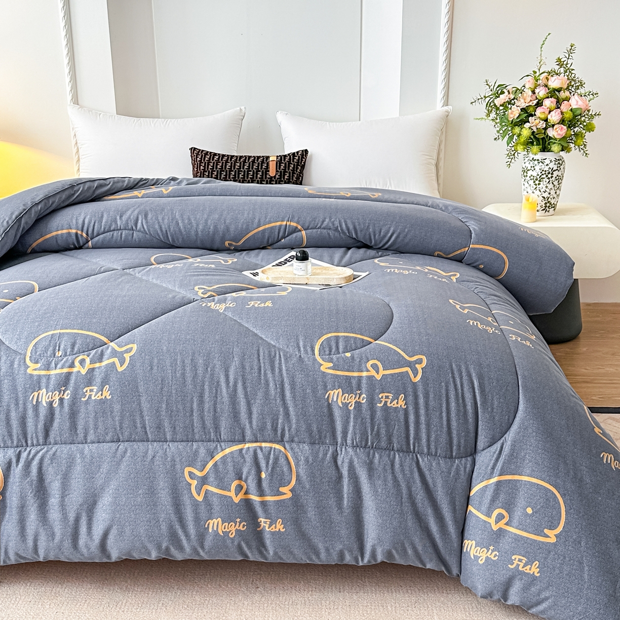 91家纺网 家纺一手货源 找家纺 好欣怡家纺 2025新款洛卡棉冬被学生被四季被仿棉被芯 蓝色鲸鱼