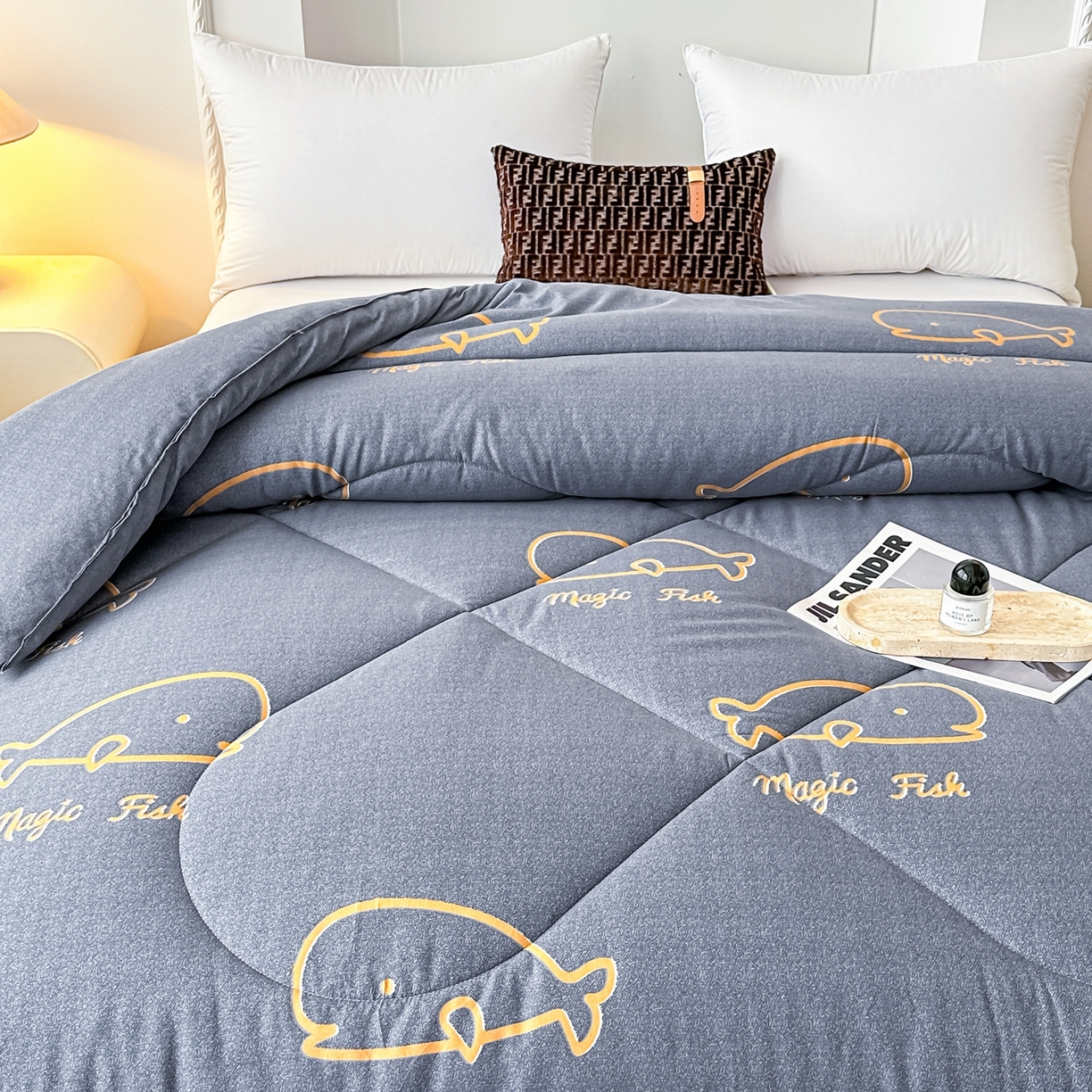 91家纺网 家纺一手货源 找家纺 好欣怡家纺 2025新款洛卡棉冬被学生被四季被仿棉被芯 蓝色鲸鱼