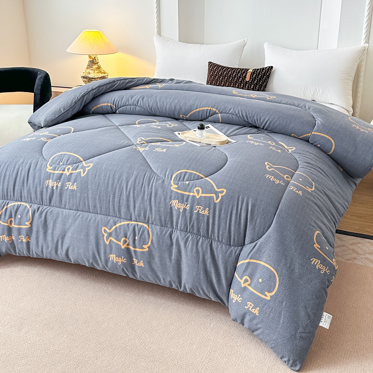 91家纺网 家纺一手货源 找家纺 好欣怡家纺 2025新款洛卡棉冬被学生被四季被仿棉被芯 蓝色鲸鱼