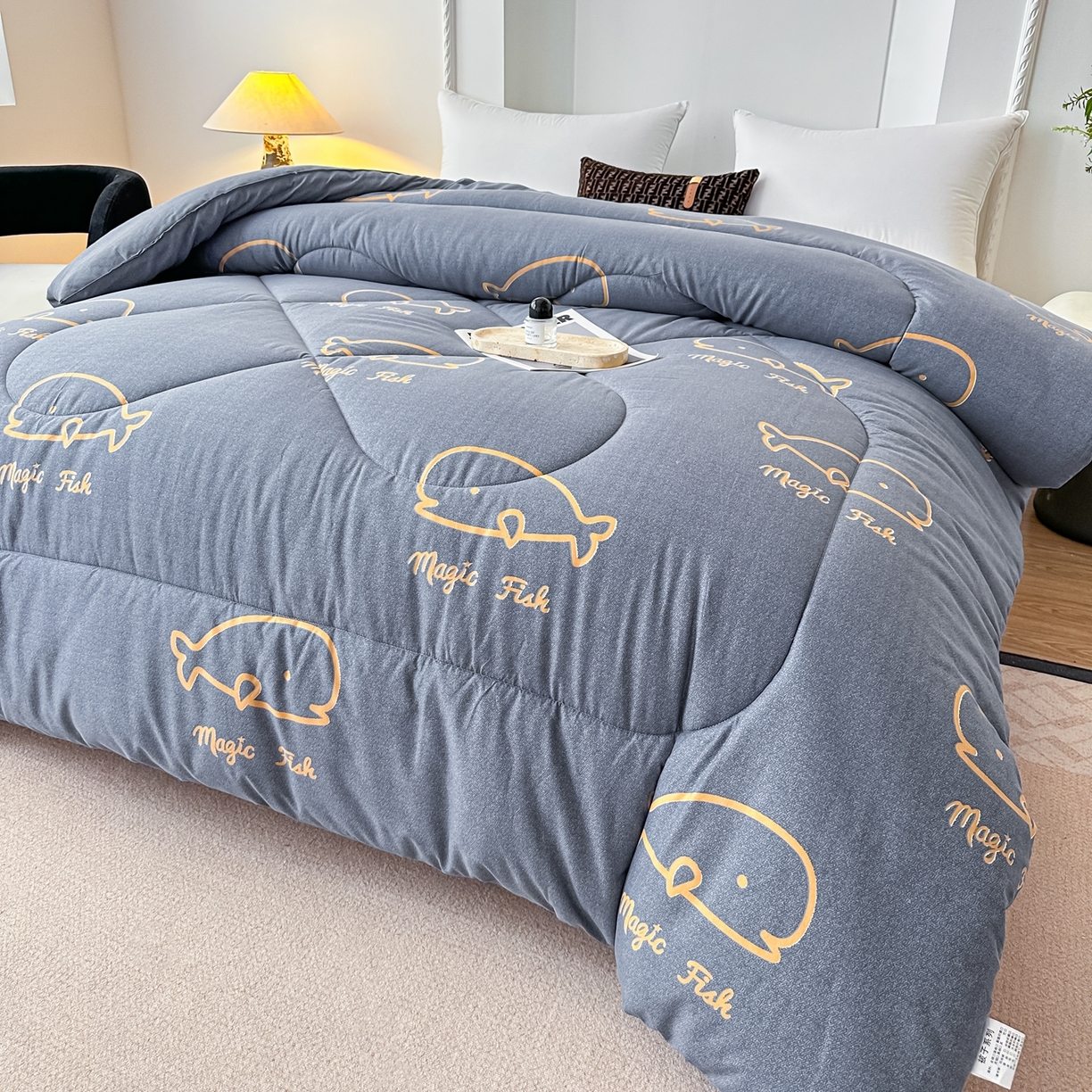 91家纺网 家纺一手货源 找家纺 好欣怡家纺 2025新款洛卡棉冬被学生被四季被仿棉被芯 蓝色鲸鱼