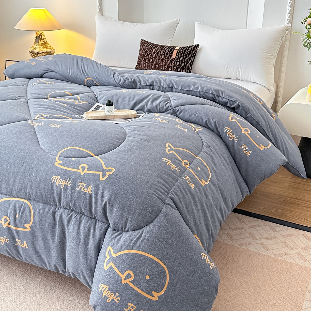 91家纺网 家纺一手货源 找家纺 好欣怡家纺 2025新款洛卡棉冬被学生被四季被仿棉被芯 蓝色鲸鱼