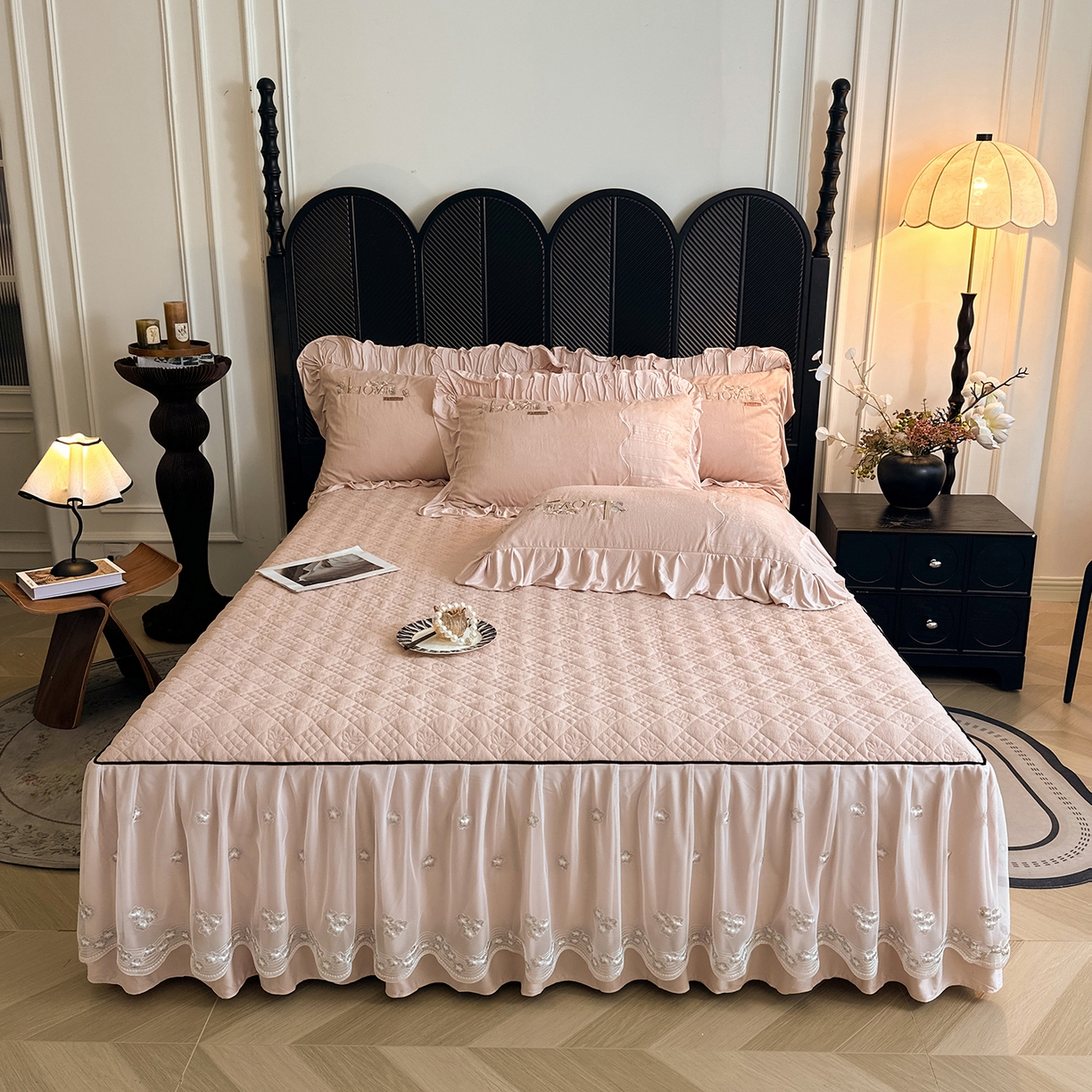 91家纺网 家纺一手货源 找家纺 宜凡家纺 2025新款A类棉绒刺绣花夹棉床裙四件套--梦回罗马系列 梦回罗马 肤粉