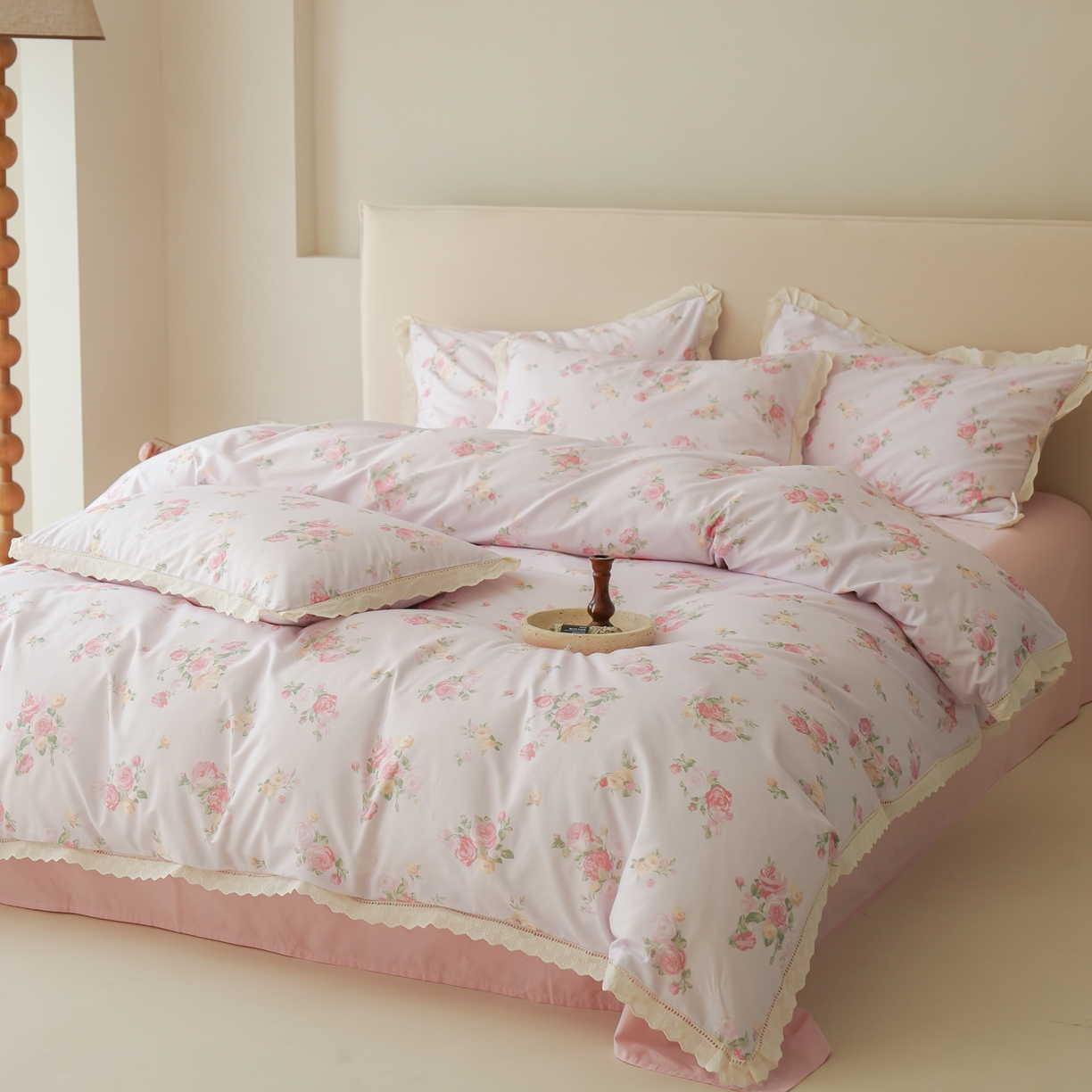 91家纺网 家纺一手货源 找家纺 洺兰家居 2025年小清新全棉13372镂空花边小碎花ins风水洗棉四件套 海棠