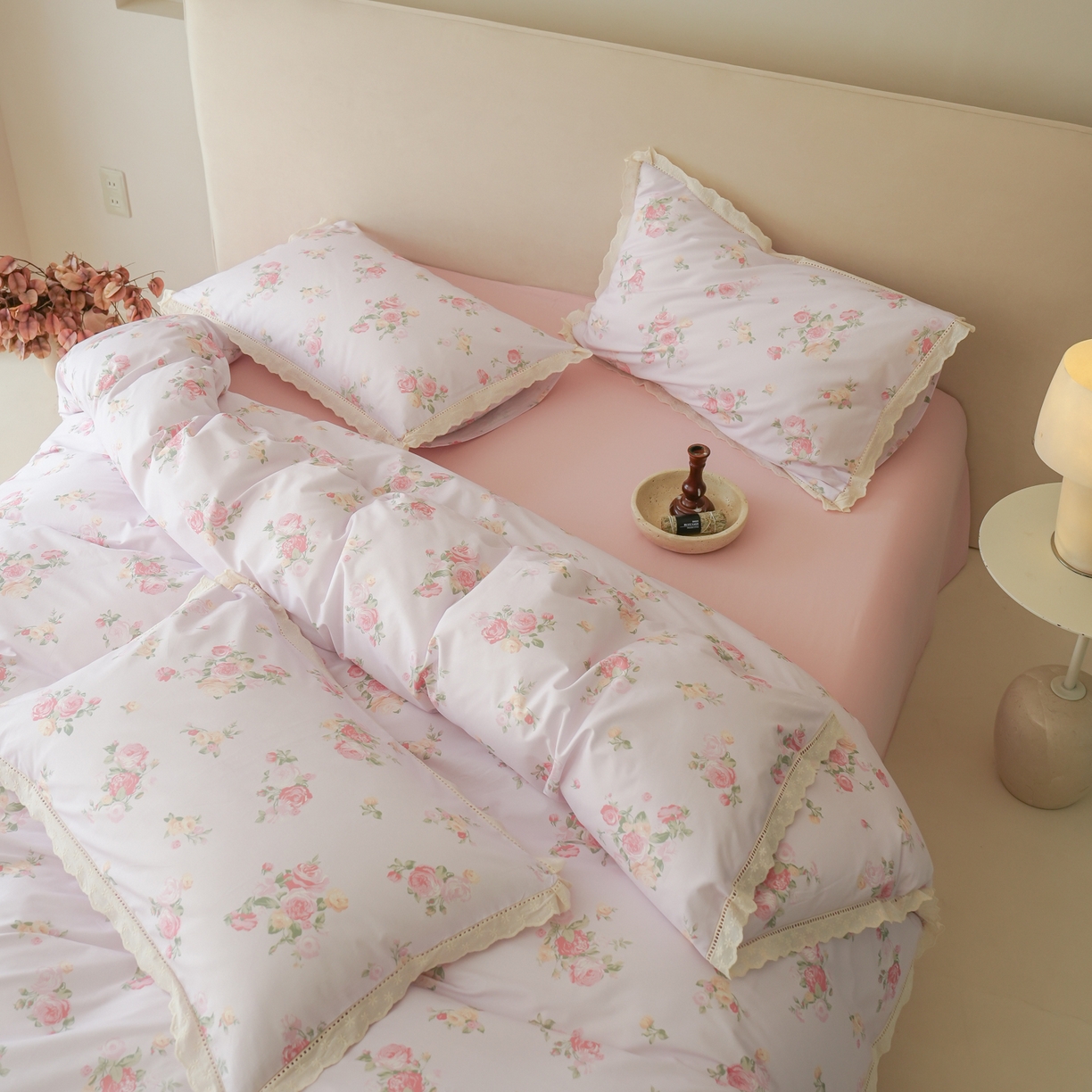 91家纺网 家纺一手货源 找家纺 洺兰家居 2025年小清新全棉13372镂空花边小碎花ins风水洗棉四件套 海棠