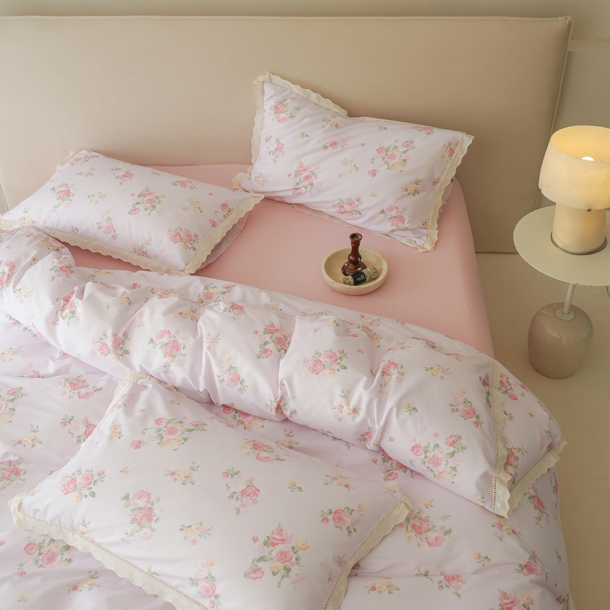 91家纺网 家纺一手货源 找家纺 洺兰家居 2025年小清新全棉13372镂空花边小碎花ins风水洗棉四件套 海棠