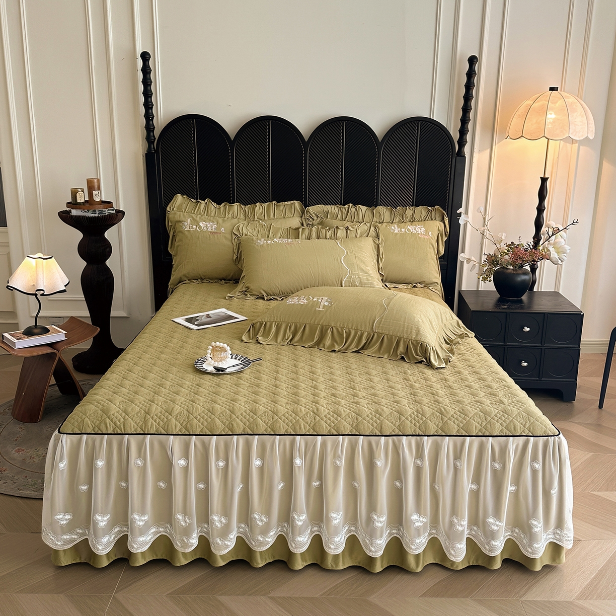 91家纺网 家纺一手货源 找家纺 宜凡家纺 2025新款A类棉绒刺绣花夹棉床裙四件套--梦回罗马系列 梦回罗马 姜黄