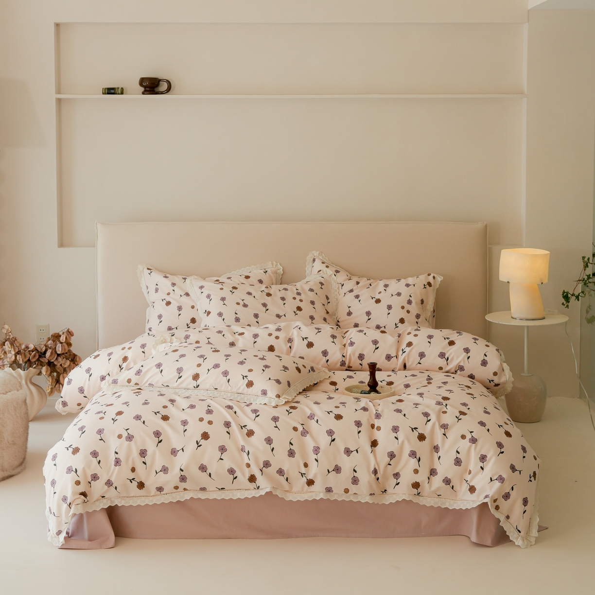 91家纺网 家纺一手货源 找家纺 洺兰家居 2025年小清新全棉13372镂空花边小碎花ins风水洗棉四件套 寒梅