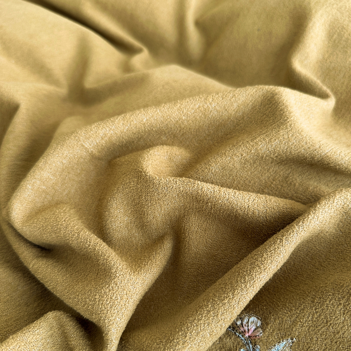 91家纺网 家纺一手货源 找家纺 宜凡家纺 2025新款A类棉绒刺绣花夹棉床裙四件套--梦回罗马系列 梦回罗马 姜黄