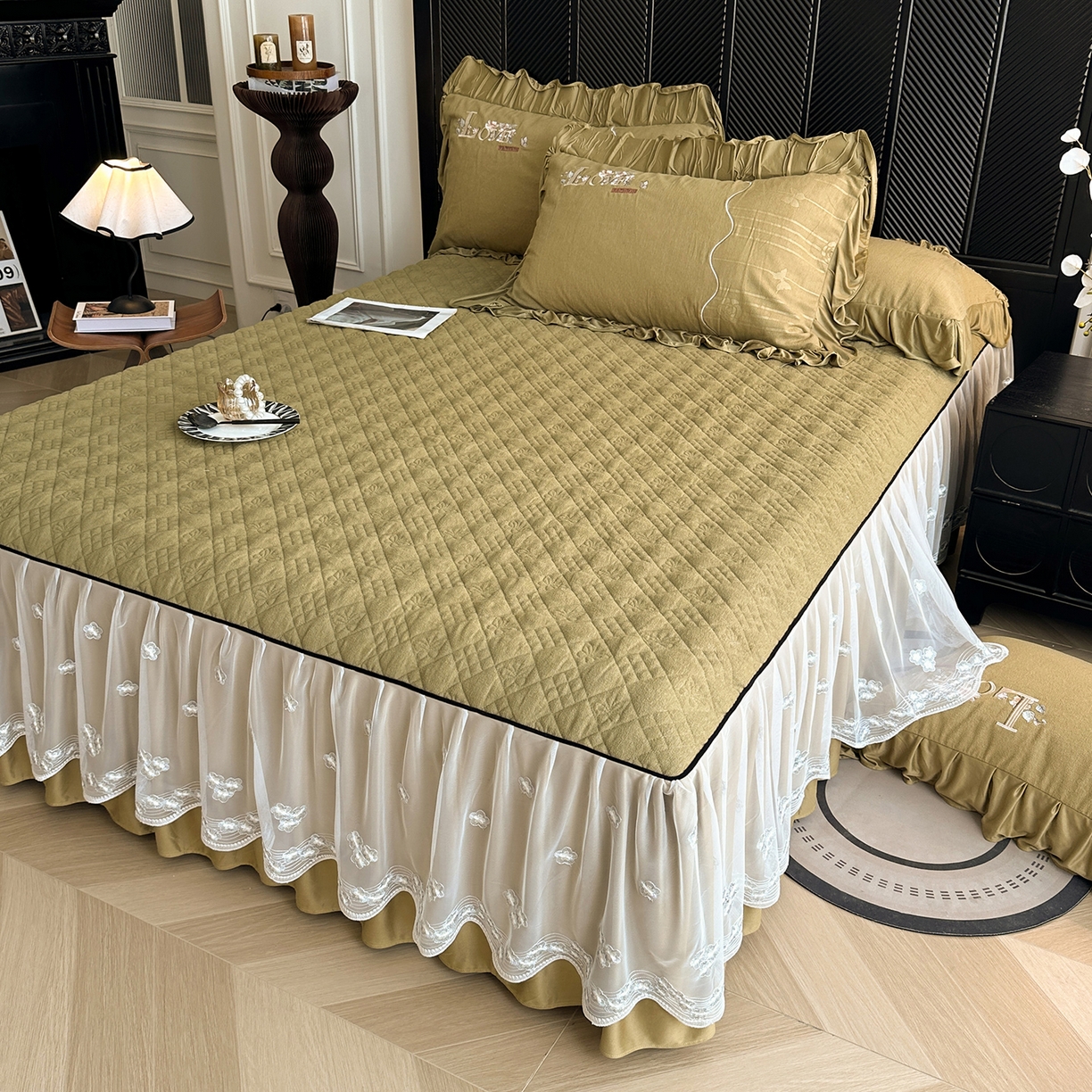 91家纺网 家纺一手货源 找家纺 宜凡家纺 2025新款A类棉绒刺绣花夹棉床裙四件套--梦回罗马系列 梦回罗马 姜黄