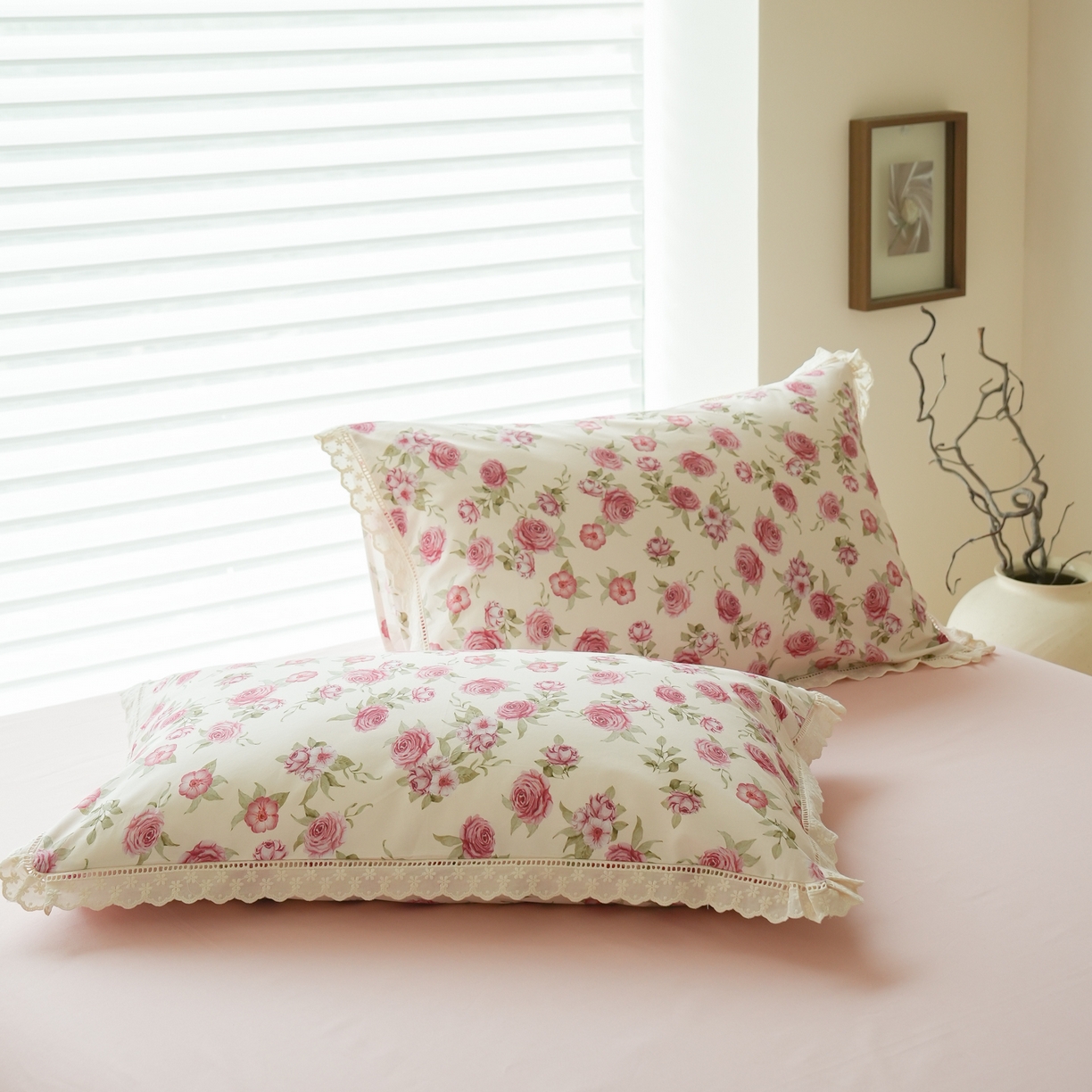 91家纺网 家纺一手货源 找家纺 洺兰家居 2025年小清新全棉13372镂空花边小碎花ins风水洗棉四件套 玫瑰