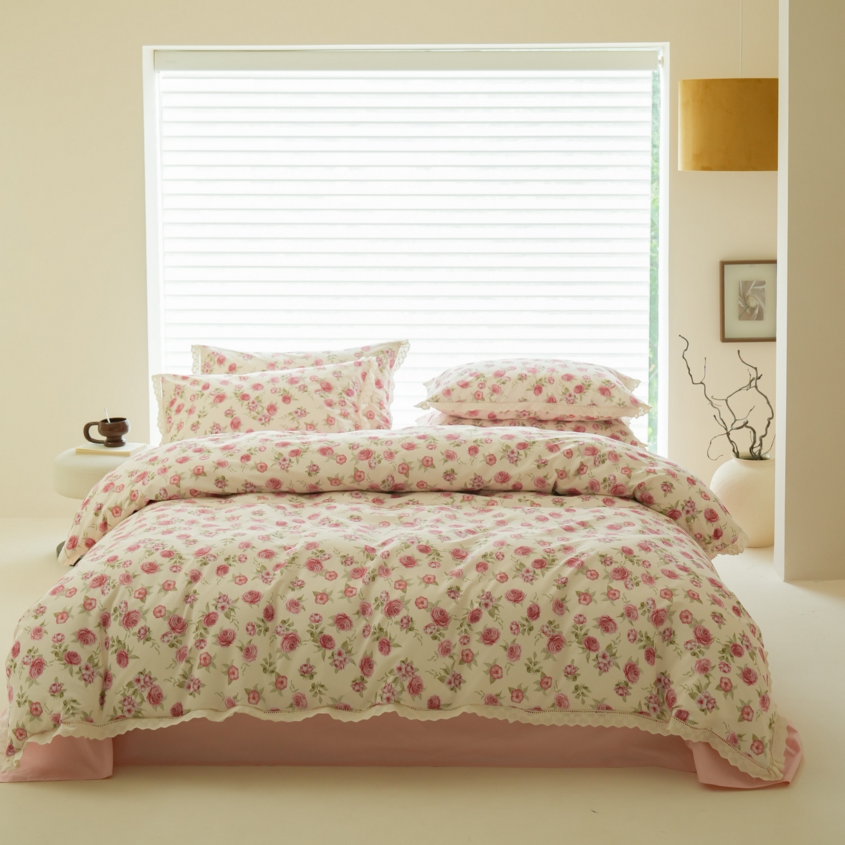 91家纺网 家纺一手货源 找家纺 洺兰家居 2025年小清新全棉13372镂空花边小碎花ins风水洗棉四件套 玫瑰