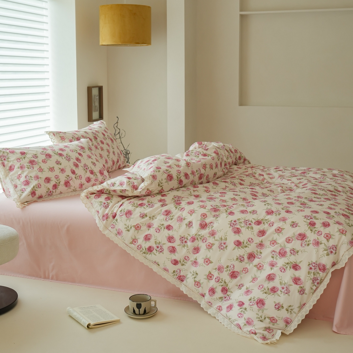 91家纺网 家纺一手货源 找家纺 洺兰家居 2025年小清新全棉13372镂空花边小碎花ins风水洗棉四件套 玫瑰