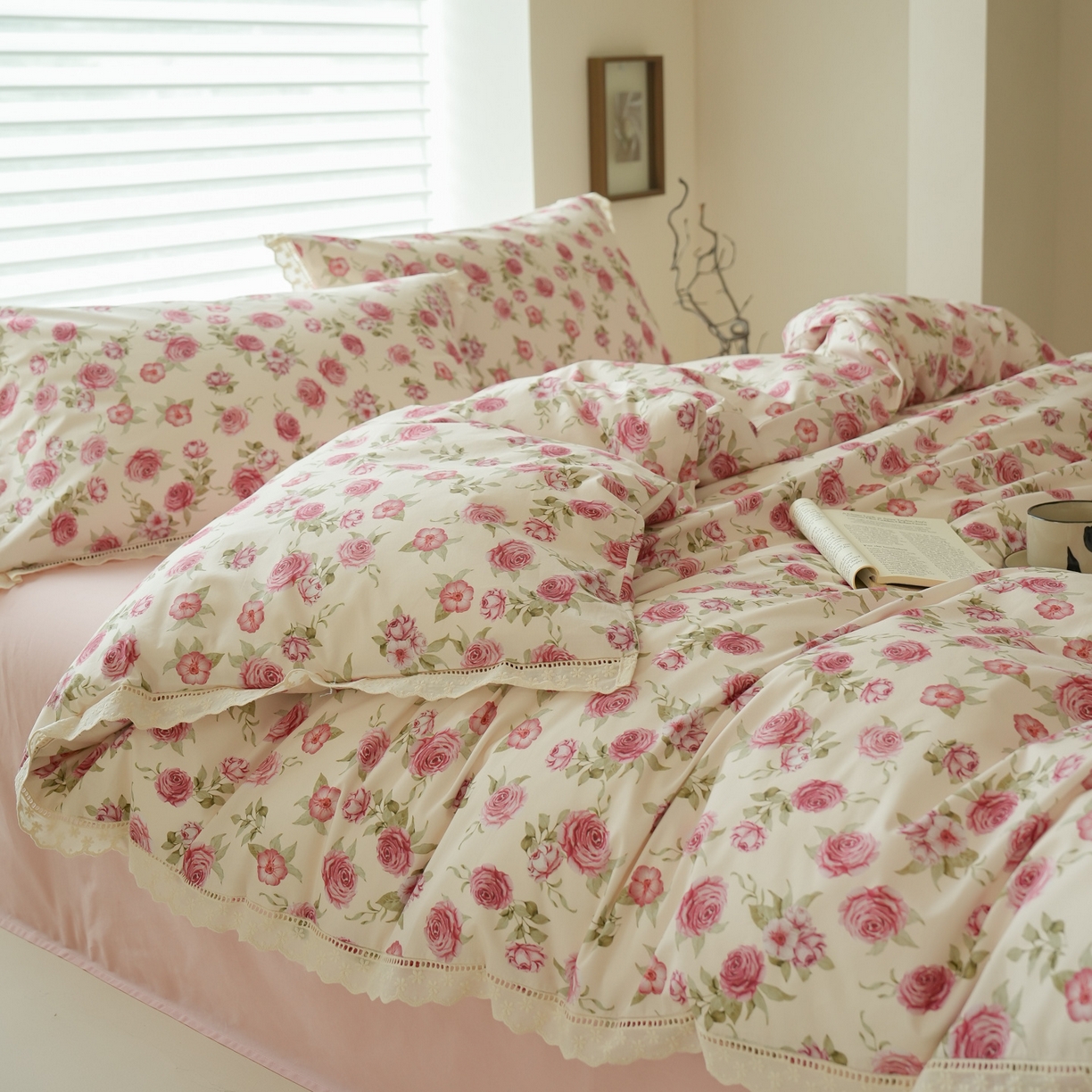 91家纺网 家纺一手货源 找家纺 洺兰家居 2025年小清新全棉13372镂空花边小碎花ins风水洗棉四件套 玫瑰