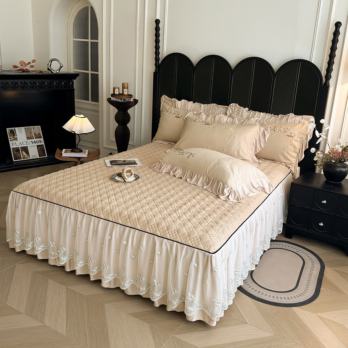 91家纺网 家纺一手货源 找家纺 宜凡家纺 2025新款A类棉绒刺绣花夹棉床裙四件套--梦回罗马系列 梦回罗马 卡其