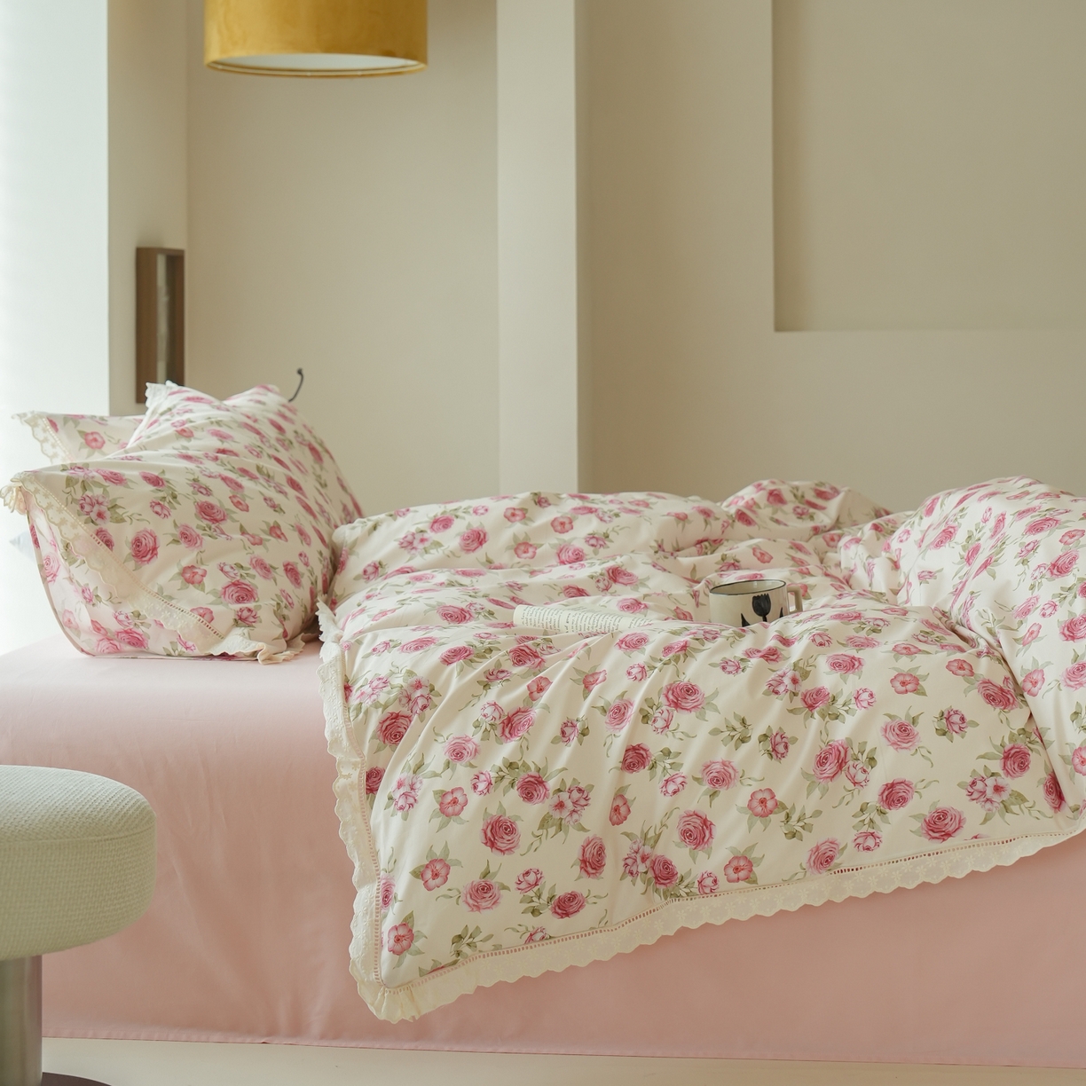 91家纺网 家纺一手货源 找家纺 洺兰家居 2025年小清新全棉13372镂空花边小碎花ins风水洗棉四件套 玫瑰