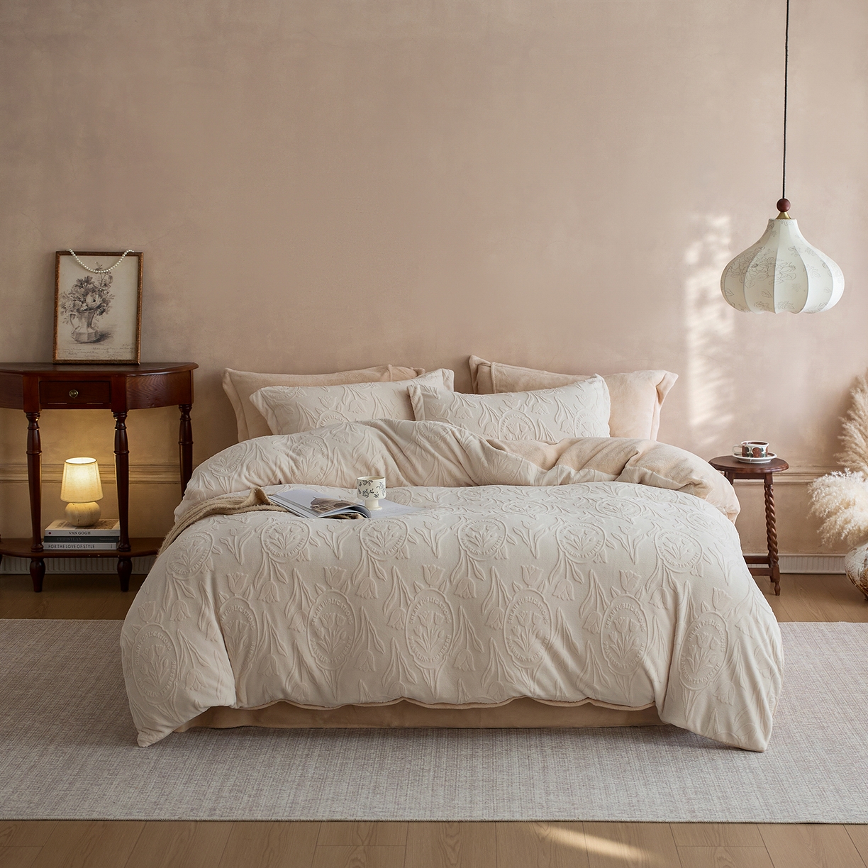 91家纺网 家纺一手货源 找家纺 亿梵家居 2025秋冬新款A类全消光牛奶绒立体5D雕花绒四件套-风格一 （提供买家秀） 郁金香-奶油白