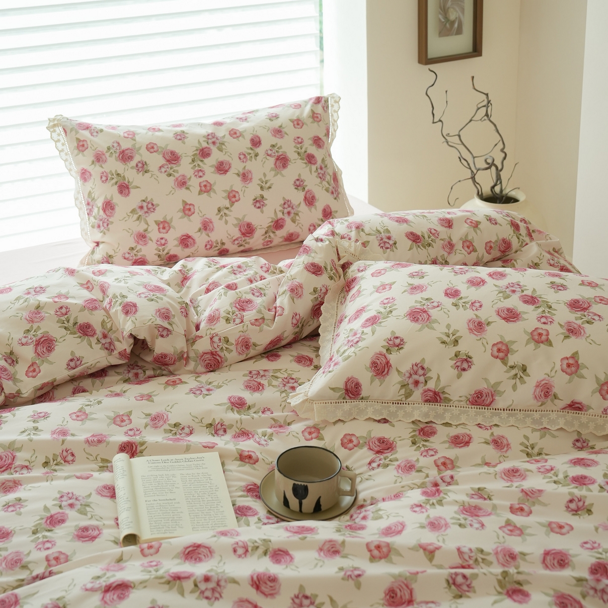 91家纺网 家纺一手货源 找家纺 洺兰家居 2025年小清新全棉13372镂空花边小碎花ins风水洗棉四件套 玫瑰