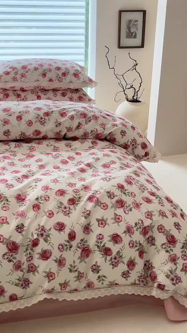 91家纺网 家纺一手货源 找家纺 洺兰家居 2025年小清新全棉13372镂空花边小碎花ins风水洗棉四件套 玫瑰