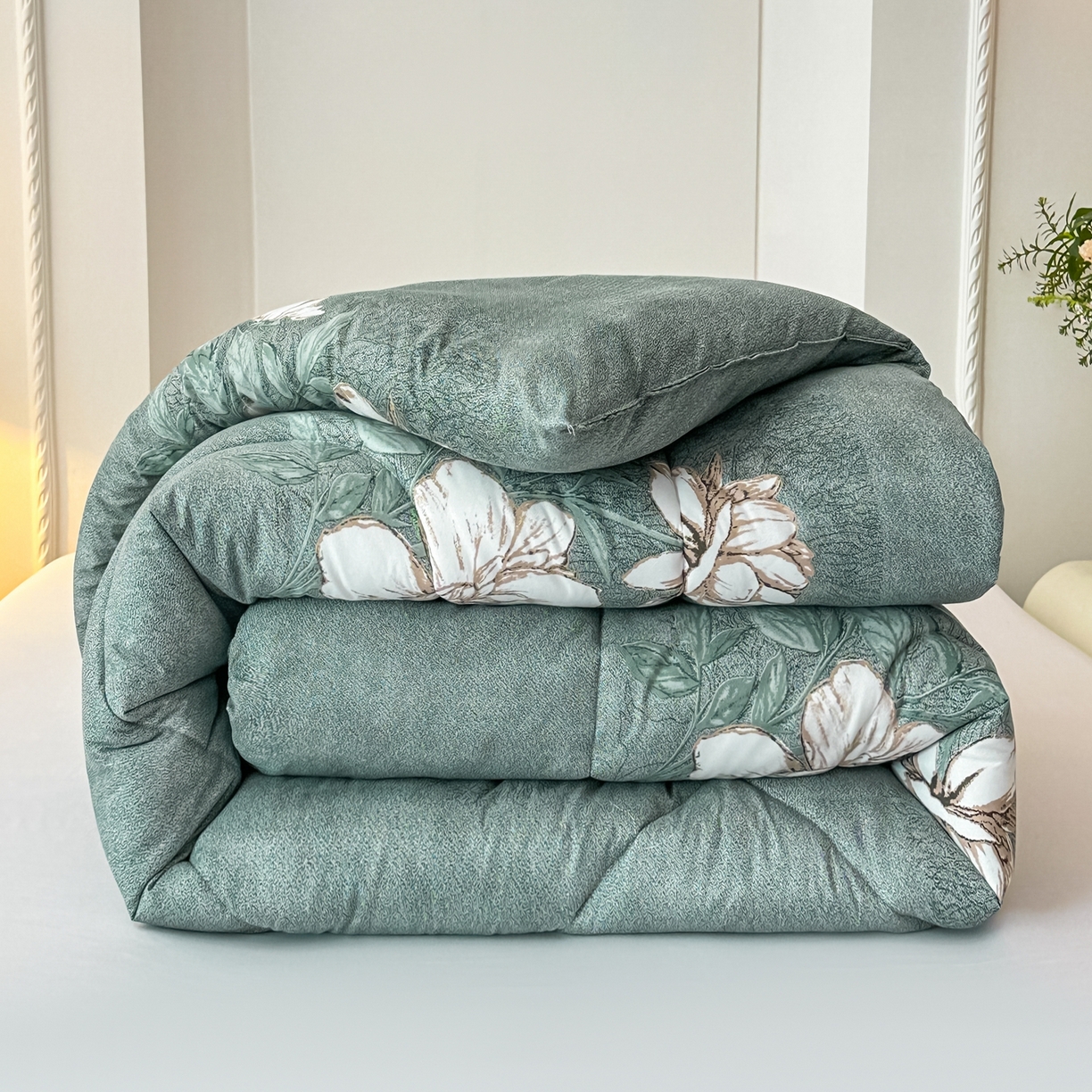 91家纺网 家纺一手货源 找家纺 好欣怡家纺 2025新款洛卡棉冬被学生被四季被仿棉被芯 绿色小花