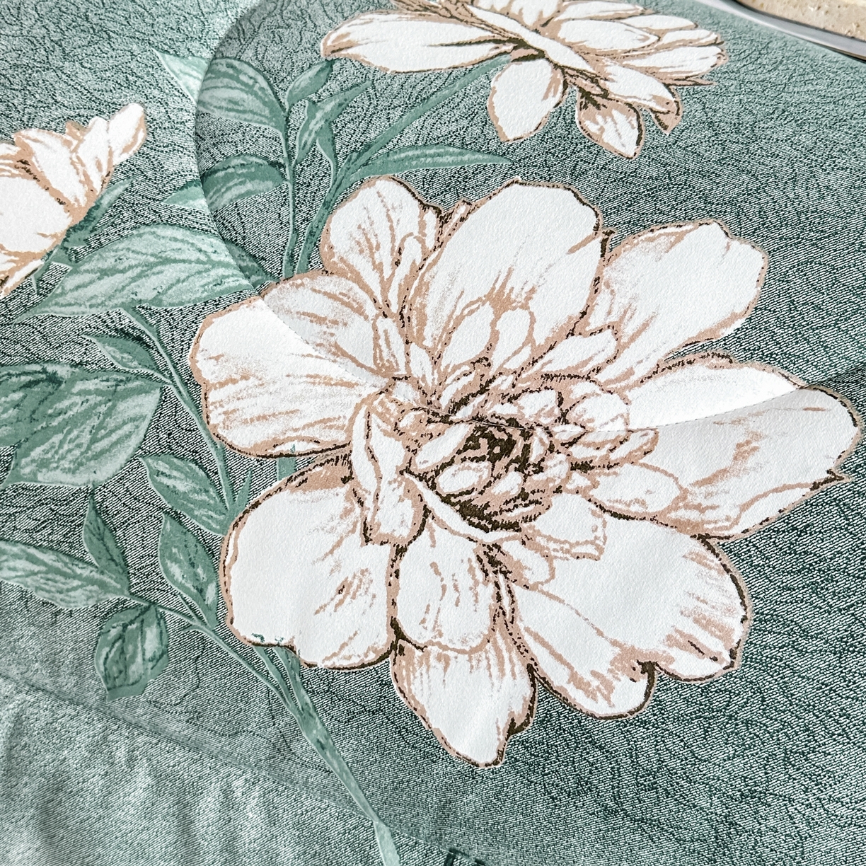 91家纺网 家纺一手货源 找家纺 好欣怡家纺 2025新款洛卡棉冬被学生被四季被仿棉被芯 绿色小花