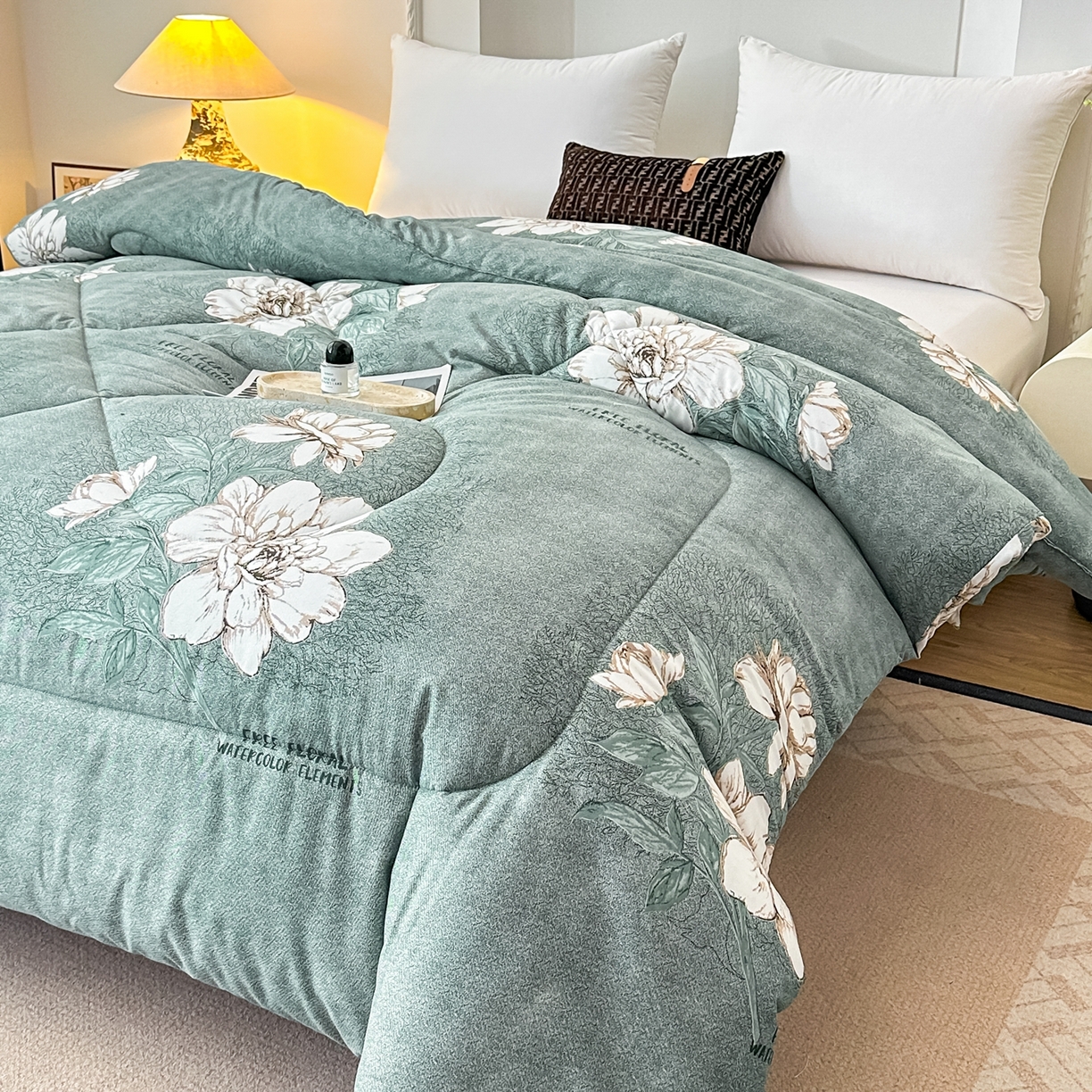 91家纺网 家纺一手货源 找家纺 好欣怡家纺 2025新款洛卡棉冬被学生被四季被仿棉被芯 绿色小花