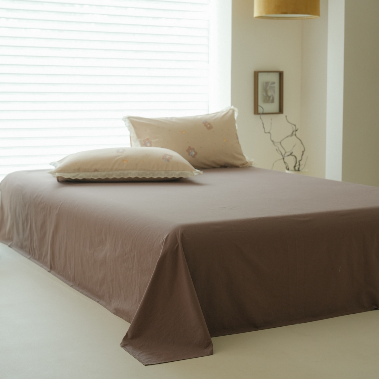 91家纺网 家纺一手货源 找家纺 洺兰家居 2025年小清新全棉13372镂空花边小碎花ins风水洗棉四件套 小熊