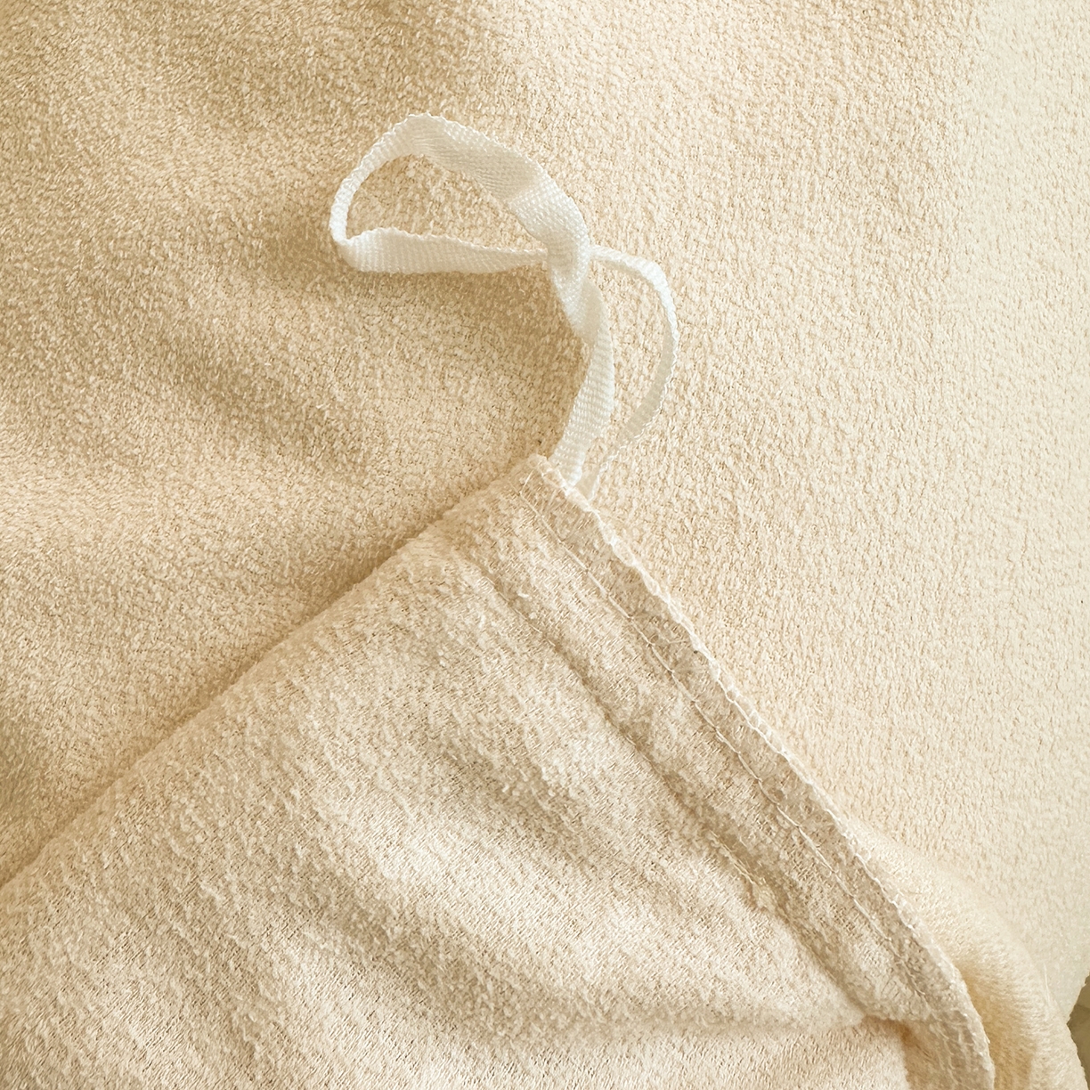 91家纺网 家纺一手货源 找家纺 宜凡家纺 2025新款A类棉绒刺绣花夹棉床裙四件套--梦回罗马系列 梦回罗马 奶白