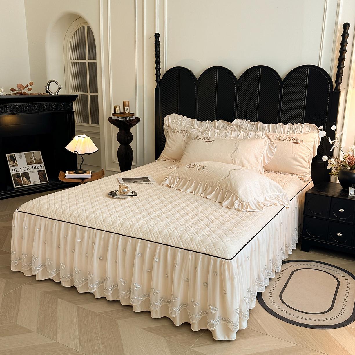 91家纺网 家纺一手货源 找家纺 宜凡家纺 2025新款A类棉绒刺绣花夹棉床裙四件套--梦回罗马系列 梦回罗马 奶白