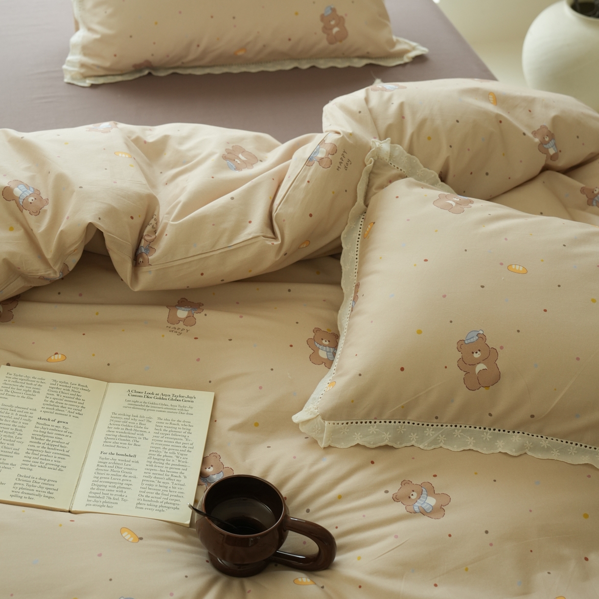 91家纺网 家纺一手货源 找家纺 洺兰家居 2025年小清新全棉13372镂空花边小碎花ins风水洗棉四件套 小熊