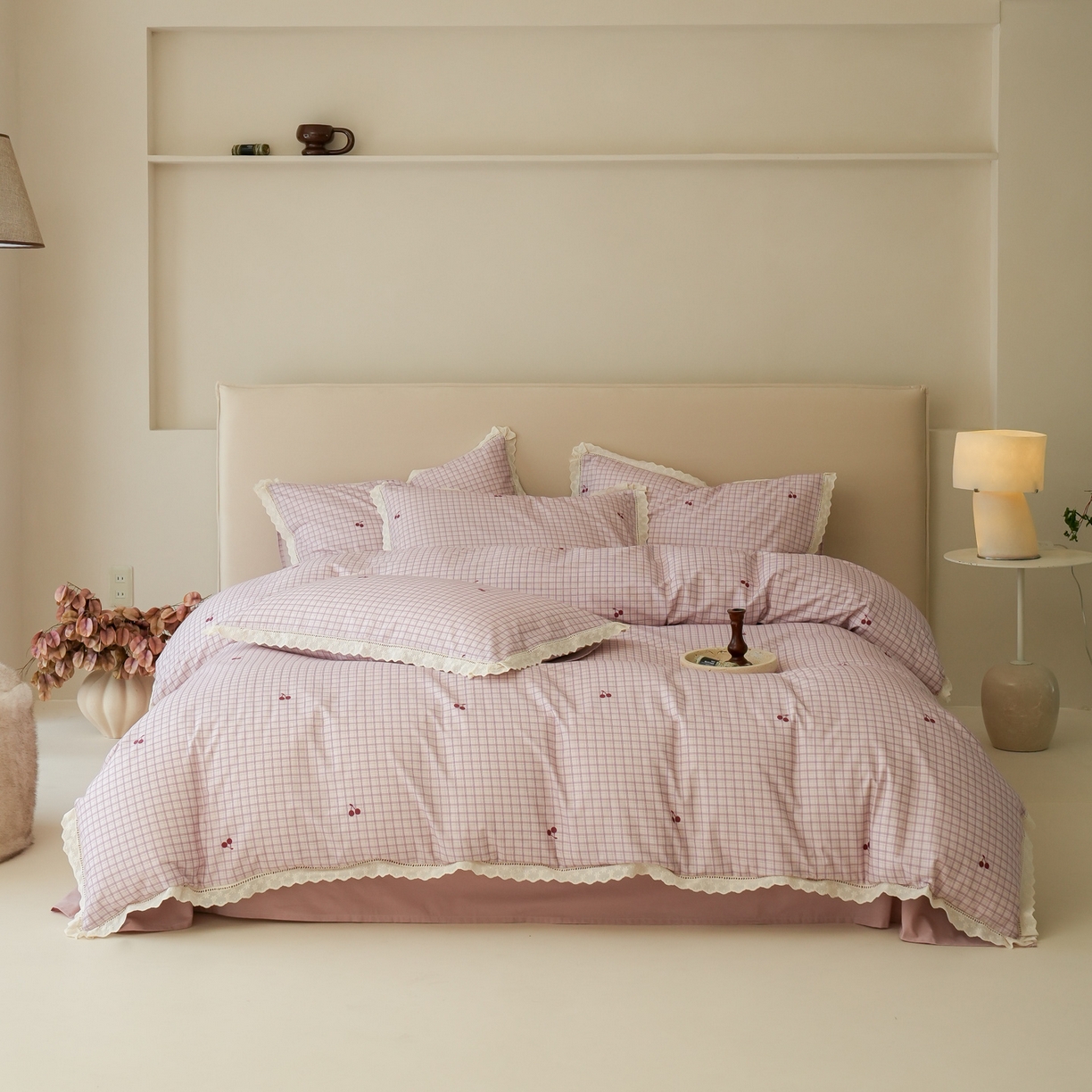 91家纺网 家纺一手货源 找家纺 洺兰家居 2025年小清新全棉13372镂空花边小碎花ins风水洗棉四件套 樱桃