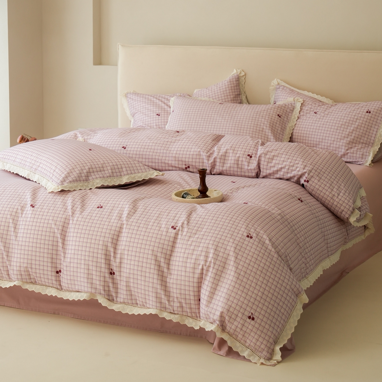 91家纺网 家纺一手货源 找家纺 洺兰家居 2025年小清新全棉13372镂空花边小碎花ins风水洗棉四件套 樱桃