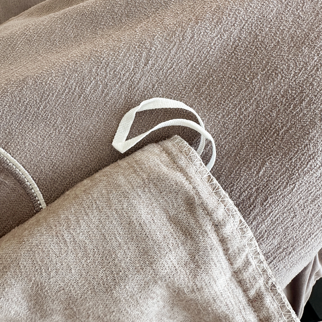 91家纺网 家纺一手货源 找家纺 宜凡家纺 2025新款A类棉绒刺绣花夹棉床裙四件套--梦回罗马系列 梦回罗马 烟灰