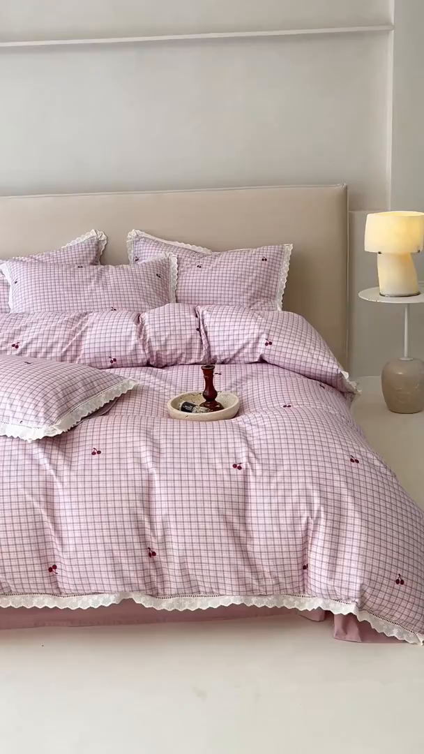 91家纺网 家纺一手货源 找家纺 洺兰家居 2025年小清新全棉13372镂空花边小碎花ins风水洗棉四件套 樱桃