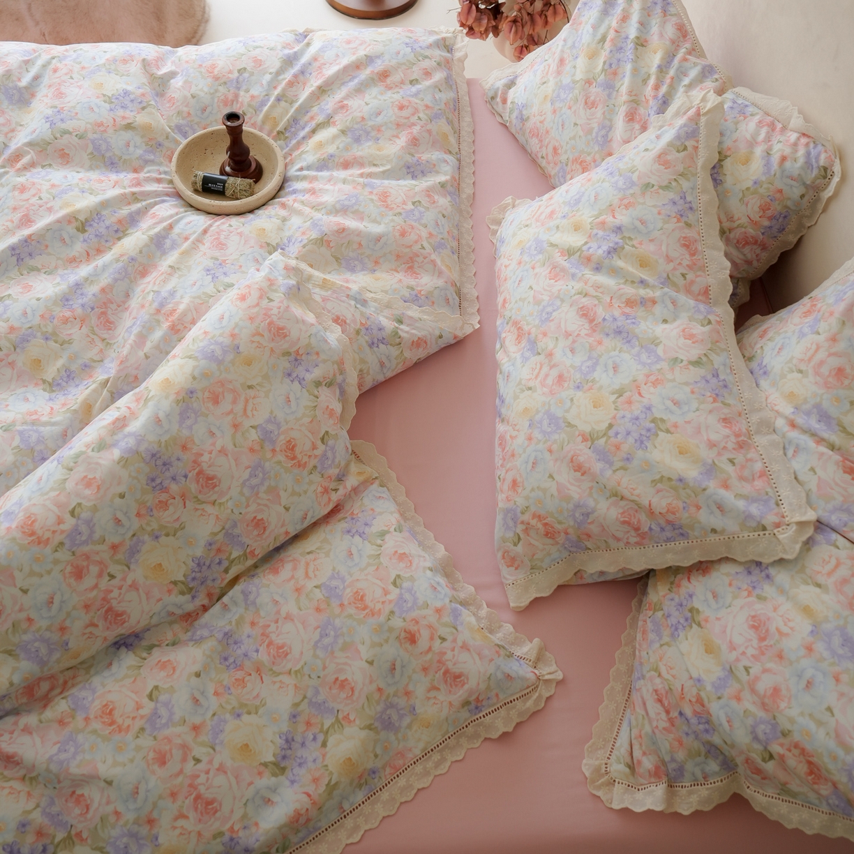 91家纺网 家纺一手货源 找家纺 洺兰家居 2025年小清新全棉13372镂空花边小碎花ins风水洗棉四件套 月季