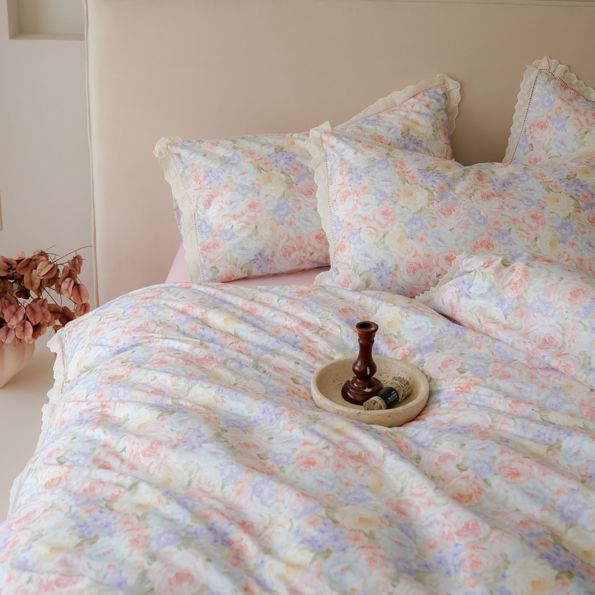 91家纺网 家纺一手货源 找家纺 洺兰家居 2025年小清新全棉13372镂空花边小碎花ins风水洗棉四件套 月季