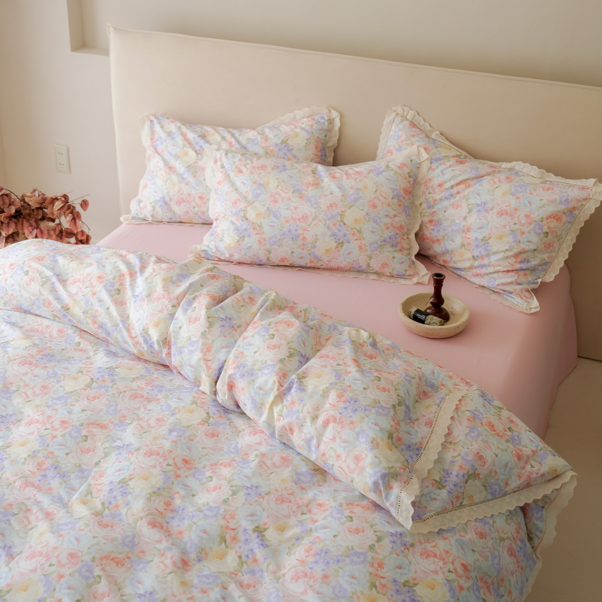 91家纺网 家纺一手货源 找家纺 洺兰家居 2025年小清新全棉13372镂空花边小碎花ins风水洗棉四件套 月季