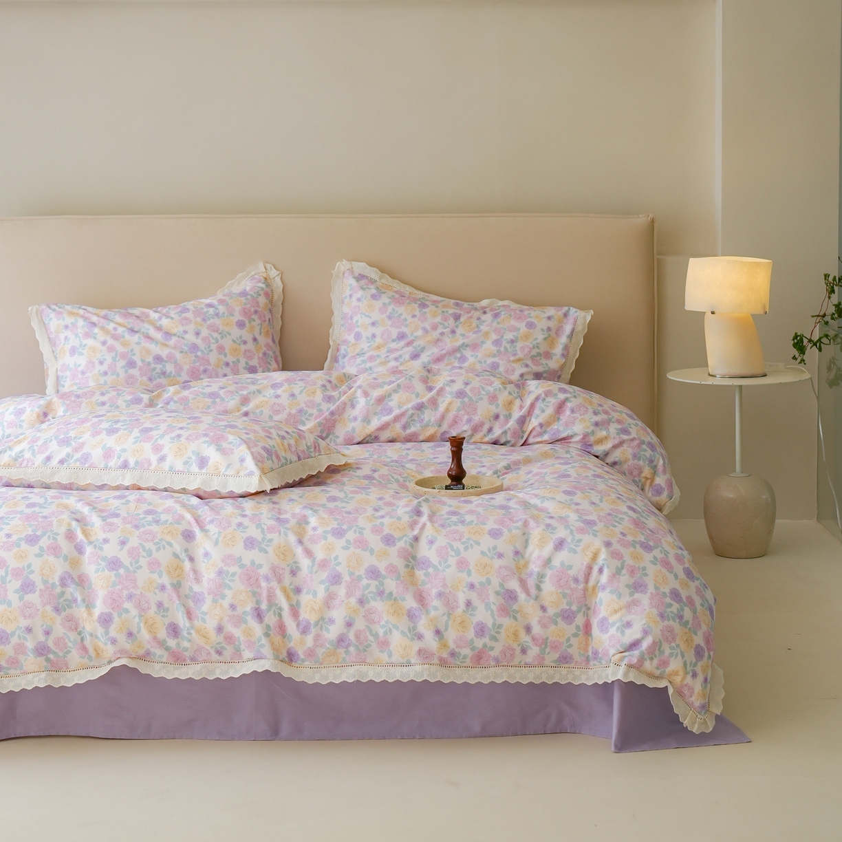 91家纺网 家纺一手货源 找家纺 洺兰家居 2025年小清新全棉13372镂空花边小碎花ins风水洗棉四件套 紫薇