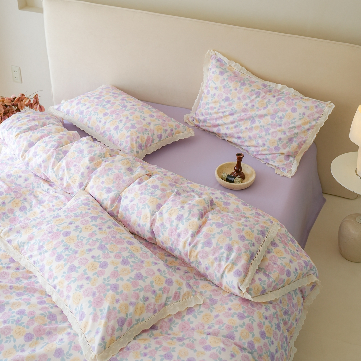 91家纺网 家纺一手货源 找家纺 洺兰家居 2025年小清新全棉13372镂空花边小碎花ins风水洗棉四件套 紫薇