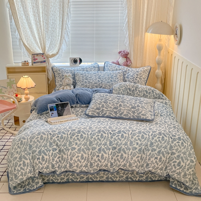 91家纺网 家纺一手货源 找家纺 （总）云玲时尚 2025新款高克重牛奶绒印花床盖四件套