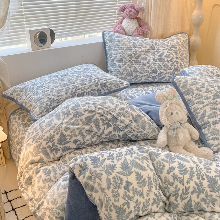 91家纺网 家纺一手货源 找家纺 （总）云玲时尚 2025新款高克重牛奶绒印花床盖四件套