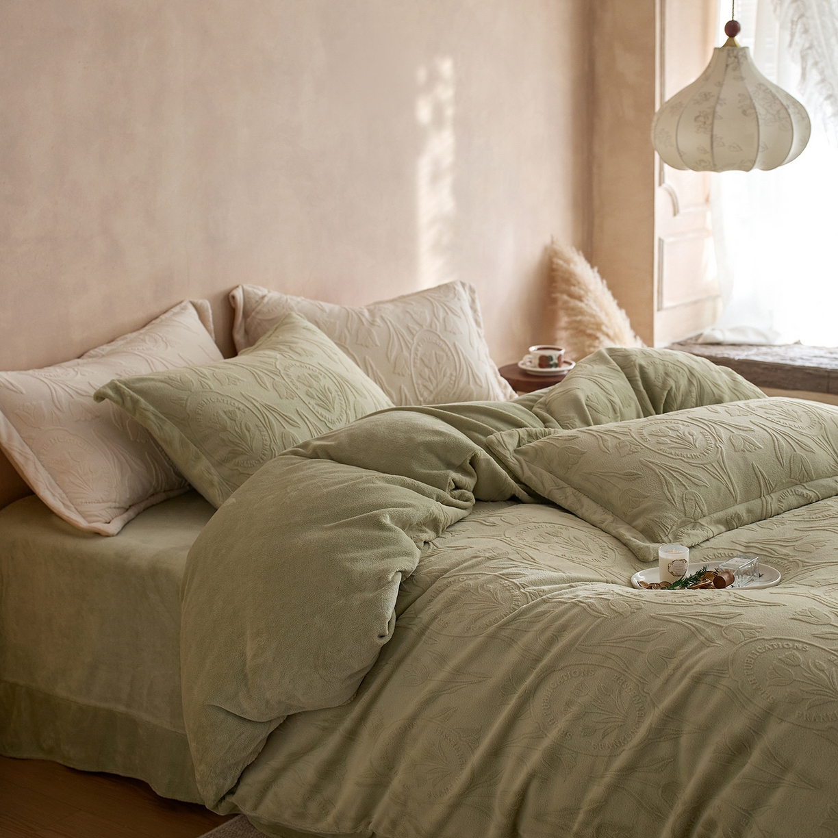 91家纺网 家纺一手货源 找家纺 亿梵家居 2025秋冬新款A类全消光牛奶绒立体5D雕花绒四件套-风格一 （提供买家秀） 郁金香-原野绿