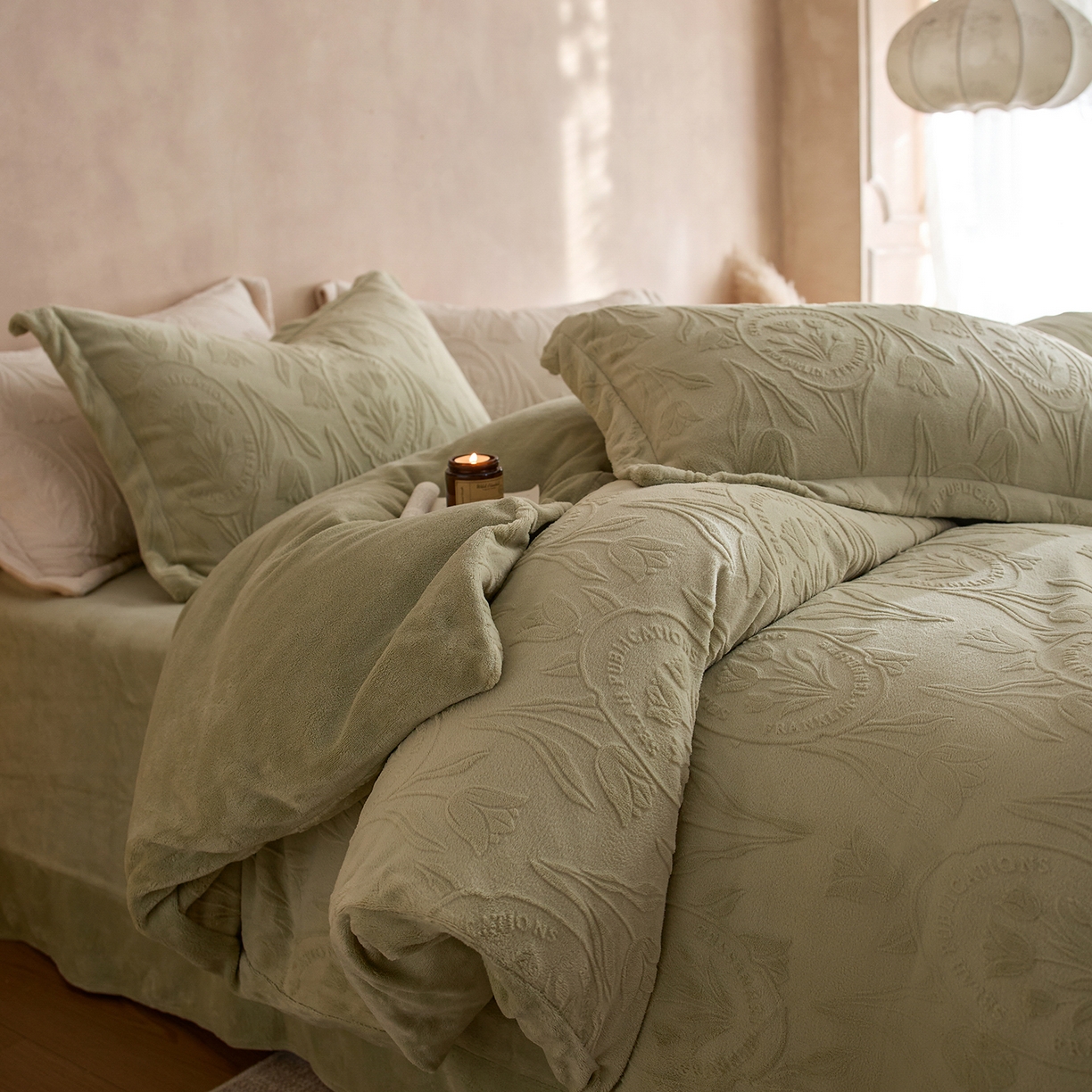 91家纺网 家纺一手货源 找家纺 亿梵家居 2025秋冬新款A类全消光牛奶绒立体5D雕花绒四件套-风格一 （提供买家秀） 郁金香-原野绿