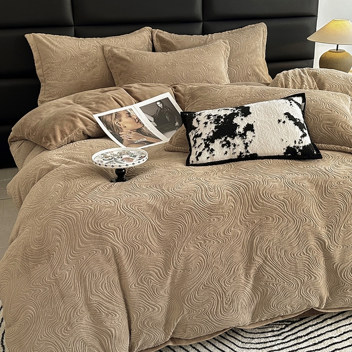 91家纺网 家纺一手货源 找家纺 （总）金绣美居 2025新款亲肤舒适全消光牛奶绒雕花四件套-黎境