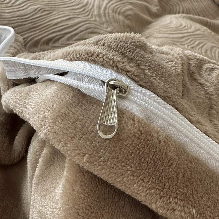 91家纺网 家纺一手货源 找家纺 （总）金绣美居 2025新款亲肤舒适全消光牛奶绒雕花四件套-黎境