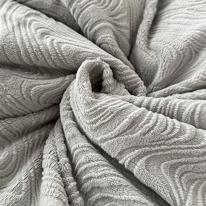 91家纺网 家纺一手货源 找家纺 金绣美居 2025新款亲肤舒适全消光牛奶绒雕花四件套-黎境 黎境-烟灰色