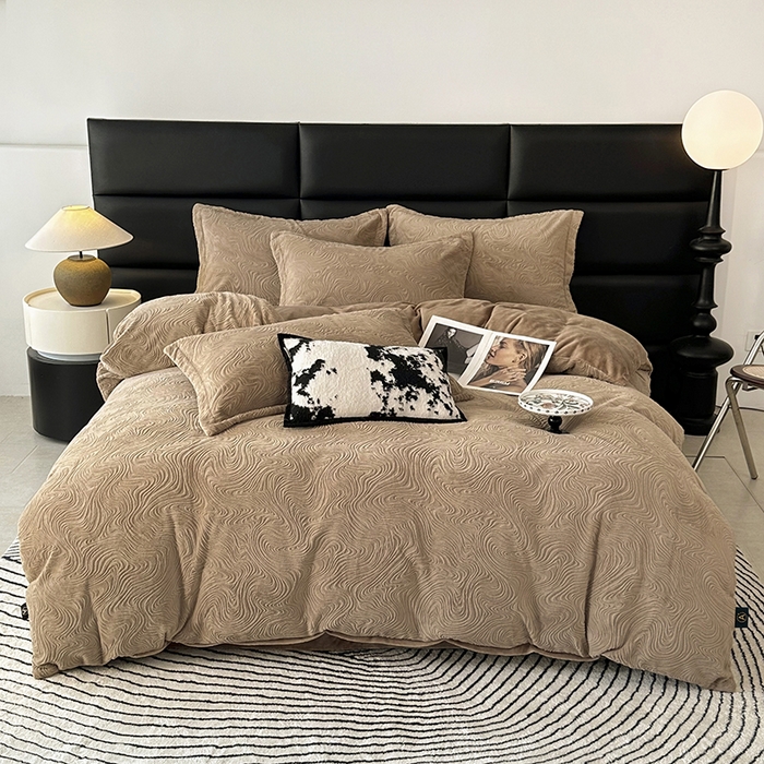 91家纺网 家纺一手货源 找家纺 （总）金绣美居 2025新款亲肤舒适全消光牛奶绒雕花四件套-黎境