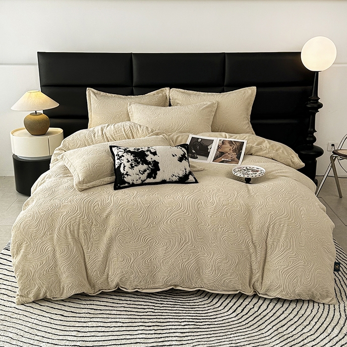 91家纺网 家纺一手货源 找家纺 金绣美居 2025新款亲肤舒适全消光牛奶绒雕花四件套-黎境 黎境-舒芙蕾