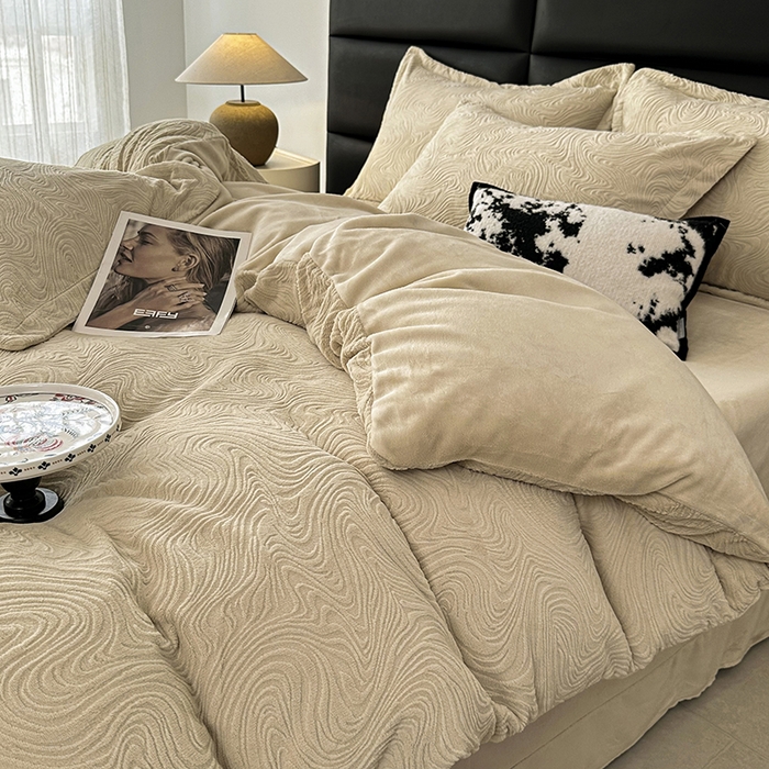 91家纺网 家纺一手货源 找家纺 金绣美居 2025新款亲肤舒适全消光牛奶绒雕花四件套-黎境 黎境-舒芙蕾