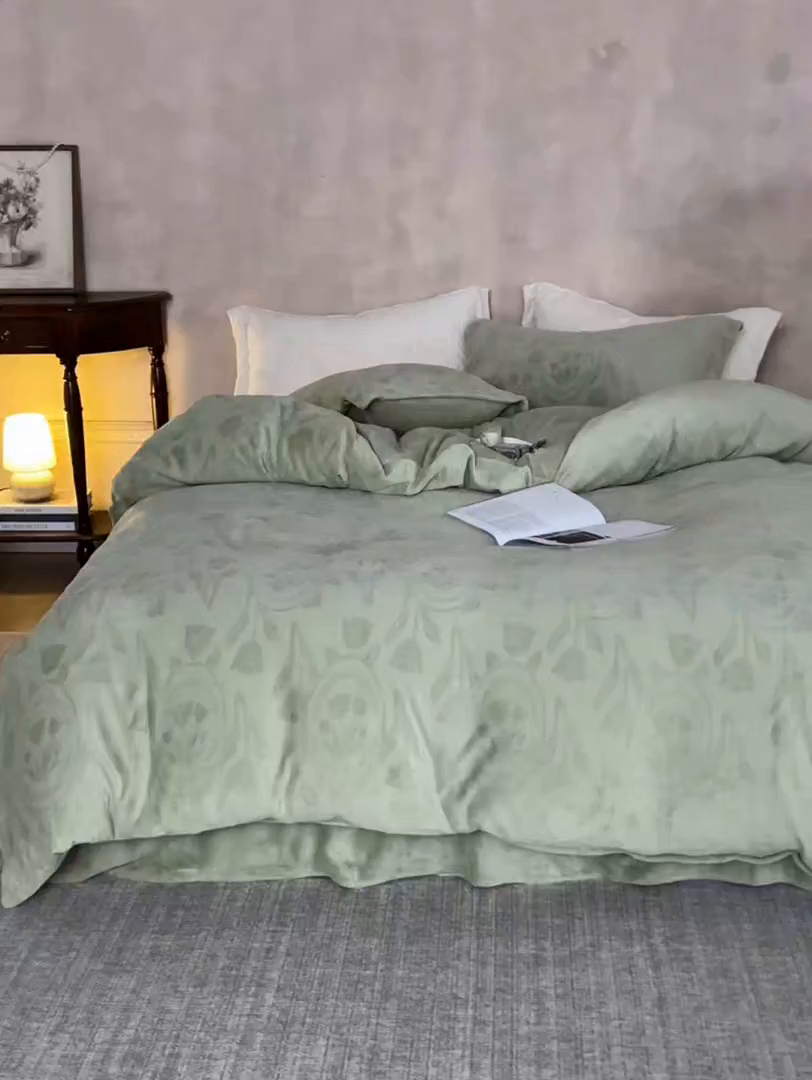 91家纺网 家纺一手货源 找家纺 亿梵家居 2025秋冬新款A类全消光牛奶绒立体5D雕花绒四件套-风格一 （提供买家秀） 郁金香-原野绿