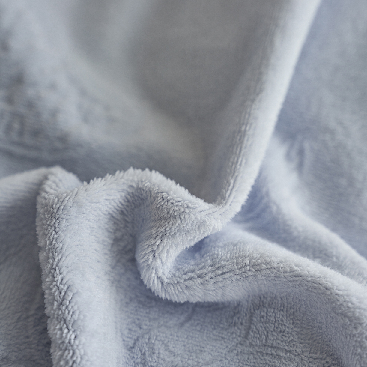 91家纺网 家纺一手货源 找家纺 亿梵家居 2025秋冬新款A类全消光牛奶绒立体5D雕花绒四件套-风格一 （提供买家秀） 爱丽丝-天空蓝